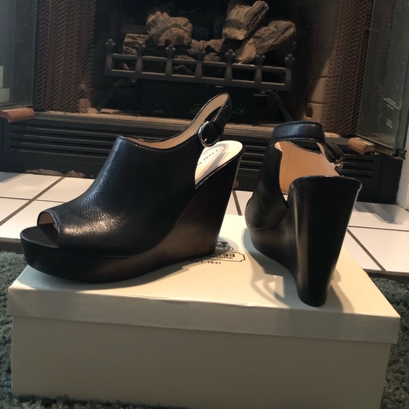 Coach wedges Size 9 - Picture 2 of 2